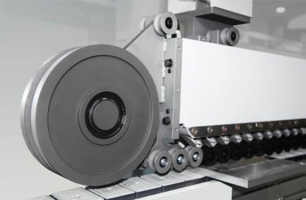 Автоматический кромкооблицовочный станок KDT KE-526G