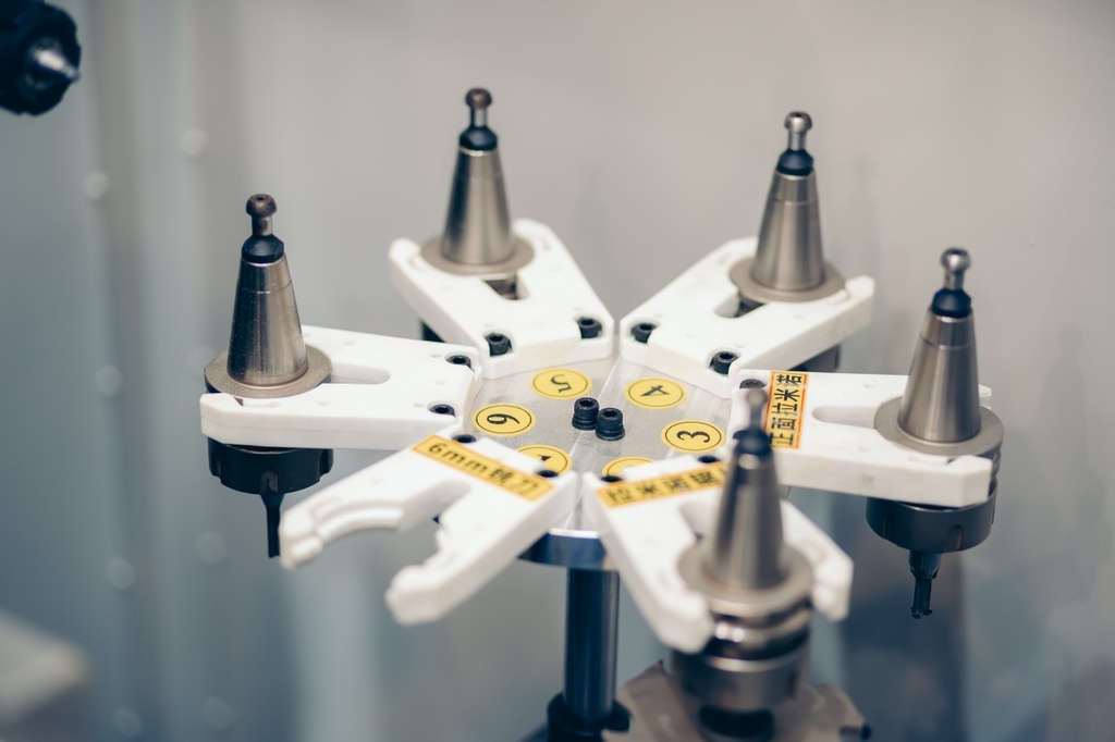 Сверлильно-присадочный станок с ЧПУ HOLD HB611GKH6FX