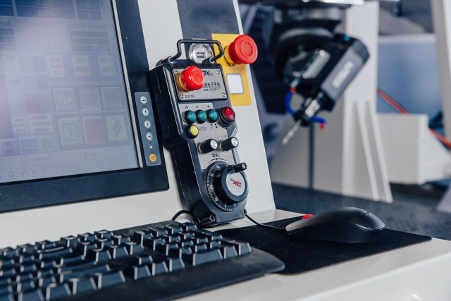 Пятиосевой обрабатывающий центр с ЧПУ QUADRO SPRINT X5