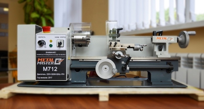 Настольный токарный станок M712