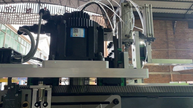 Автоматический торцовочный станок с поворотом пилы EcoWood AT700-R