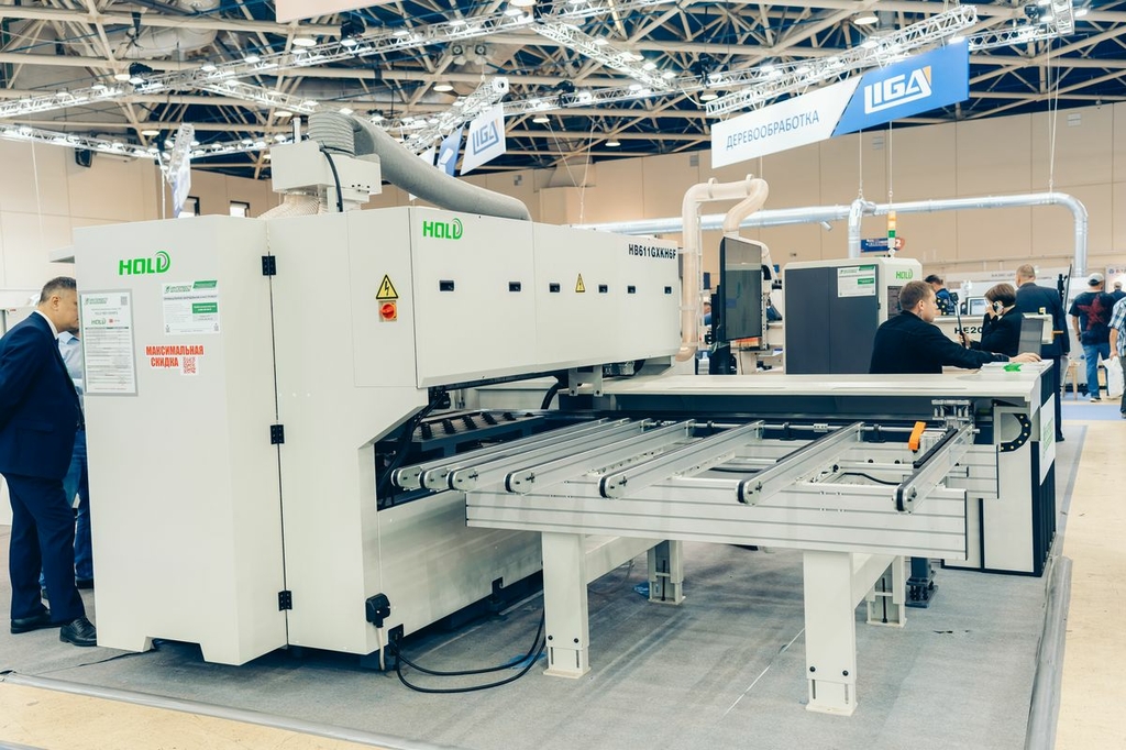 Сверлильно-присадочный станок с ЧПУ HOLD HB611GXKH6F