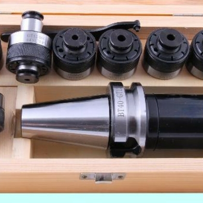 Патрон резьбонарезной с хвостовиком 7:24-BT40 (MAS403) для станков c ЧПУ с набором головок из 7шт. М12-М24 (BТ40-GT24-140L)
