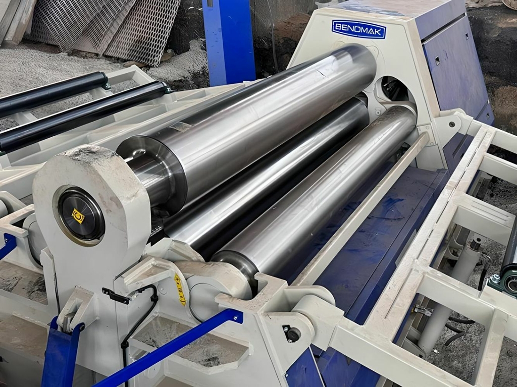 Четырёхвалковые гидравлические вальцы Bendmak CY4R-HHS 300-25/16