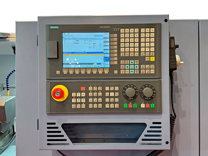Токарный станок CK560/1000 с плоской станиной с ЧПУ Siemens 808D