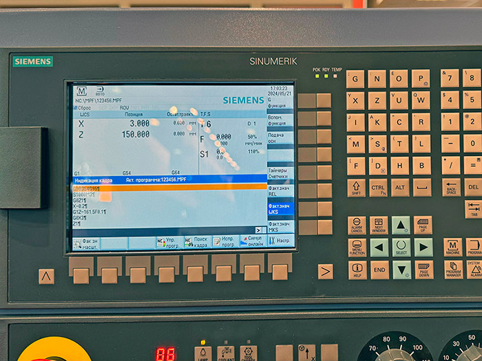 Токарный станок CK560/1000 с плоской станиной с ЧПУ Siemens 808D