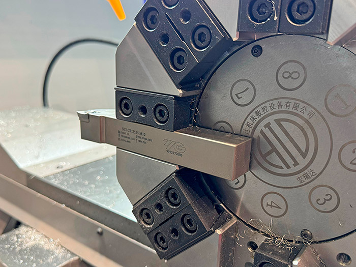 Токарный станок CK560/1000 с плоской станиной с ЧПУ Siemens 808D