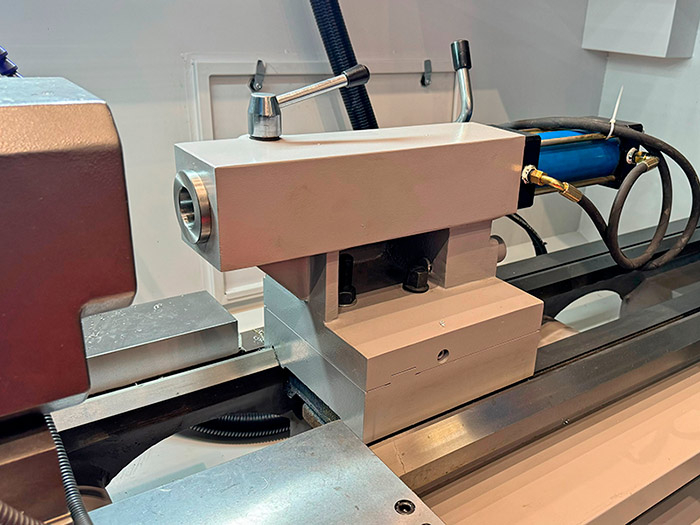 Токарный станок CK560/1000 с плоской станиной с ЧПУ Siemens 808D