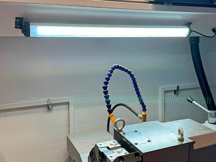 Токарный станок CK560/1000 с плоской станиной с ЧПУ Siemens 808D