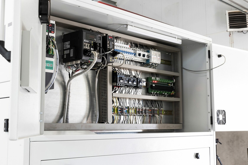 Вертикальный фрезерный центр КВАНТ MG-1 (производства Россия)