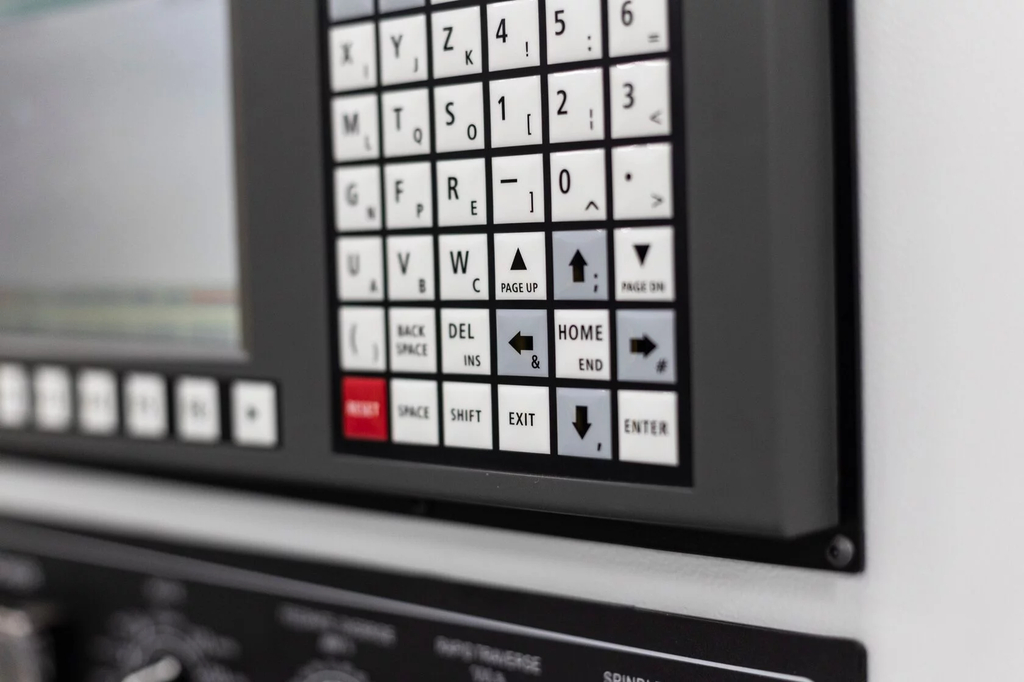 Вертикальный фрезерный центр КВАНТ MG-1 (производства Россия)