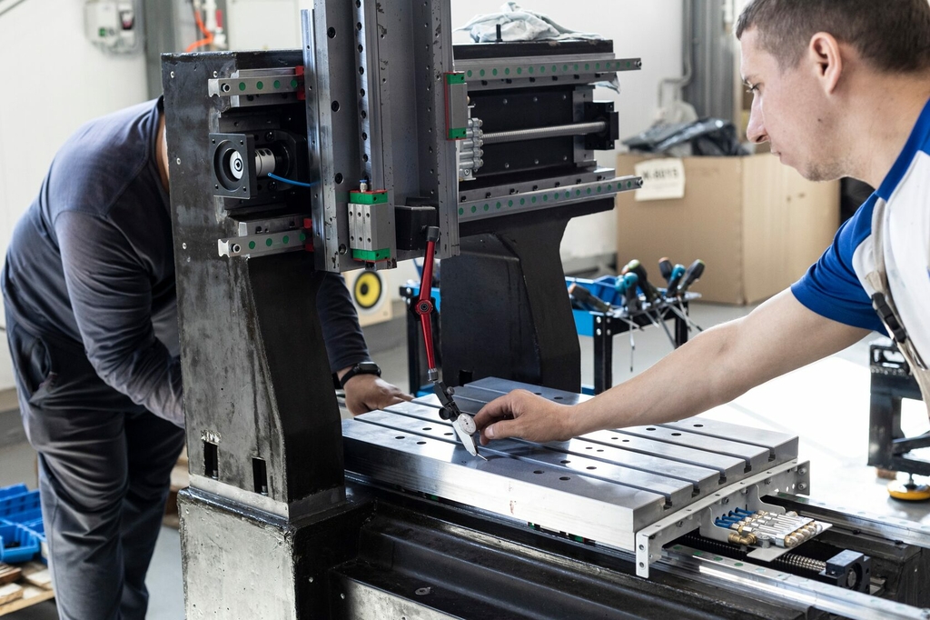 Вертикальный фрезерный центр КВАНТ MG-1 (производства Россия)