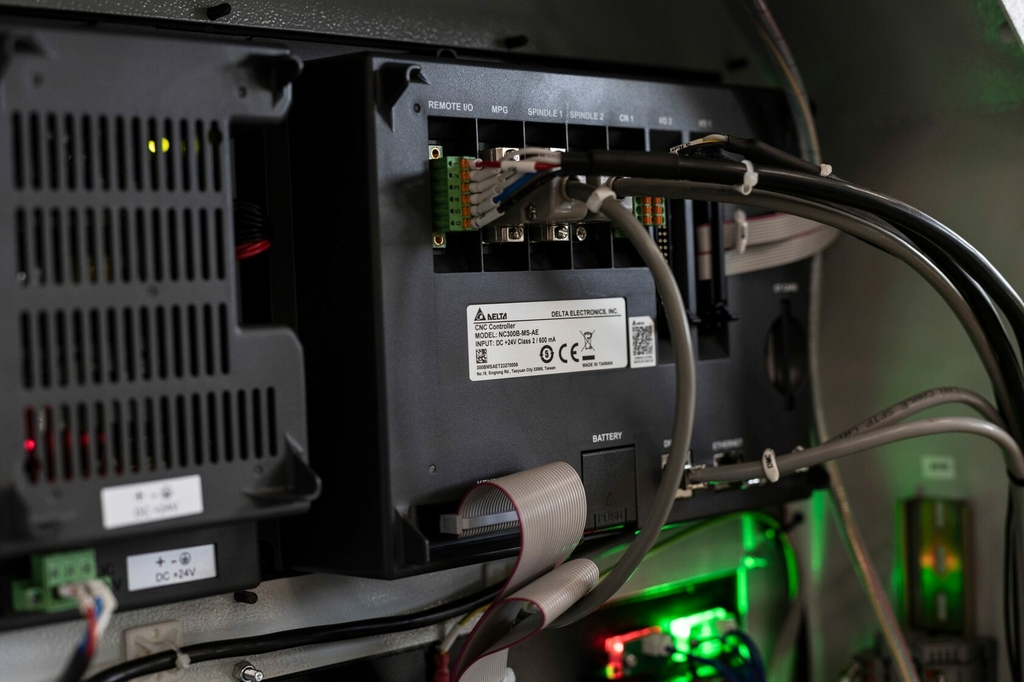 Вертикальный фрезерный центр КВАНТ MG-1 (производства Россия)