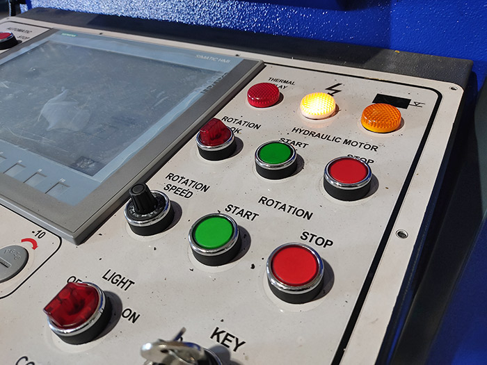 Кромкогибочная машина для отбортовки кромки днищ BFM35xD