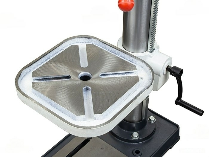 Вертикально-сверлильный станок B20 (220v)