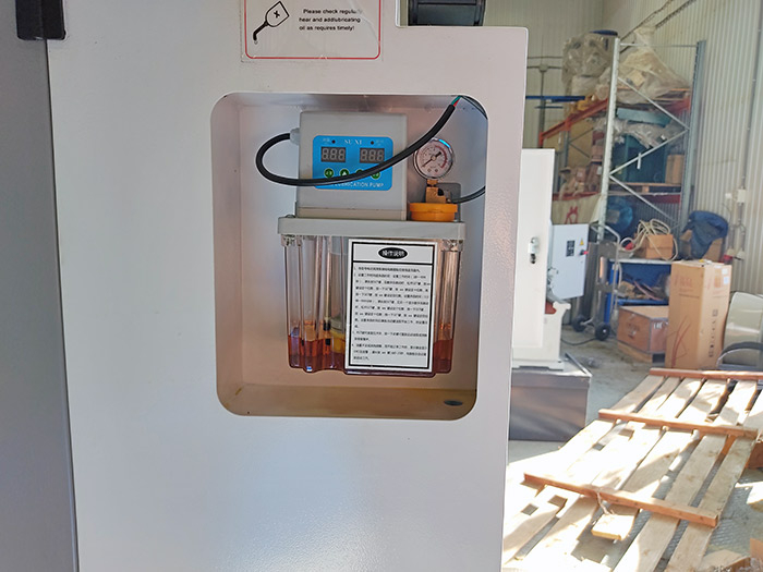 Токарный станок CK6136/1000 с плоской станиной с ЧПУ Siemens 808D