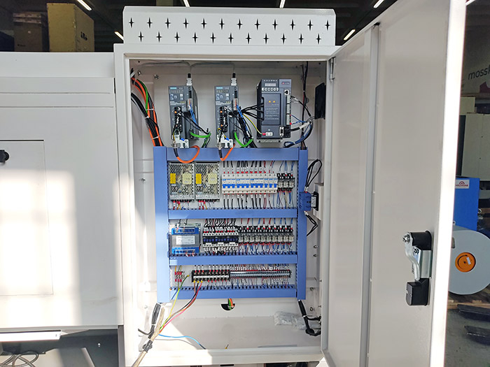 Токарный станок CK6136/1000 с плоской станиной с ЧПУ Siemens 808D