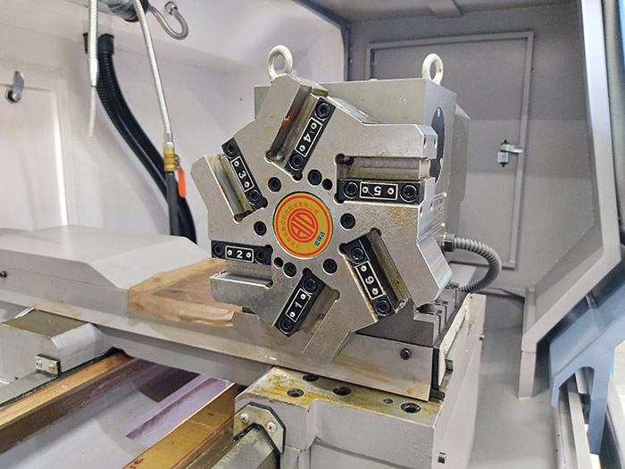 Токарный станок CK6136/1000 с плоской станиной с ЧПУ Siemens 808D