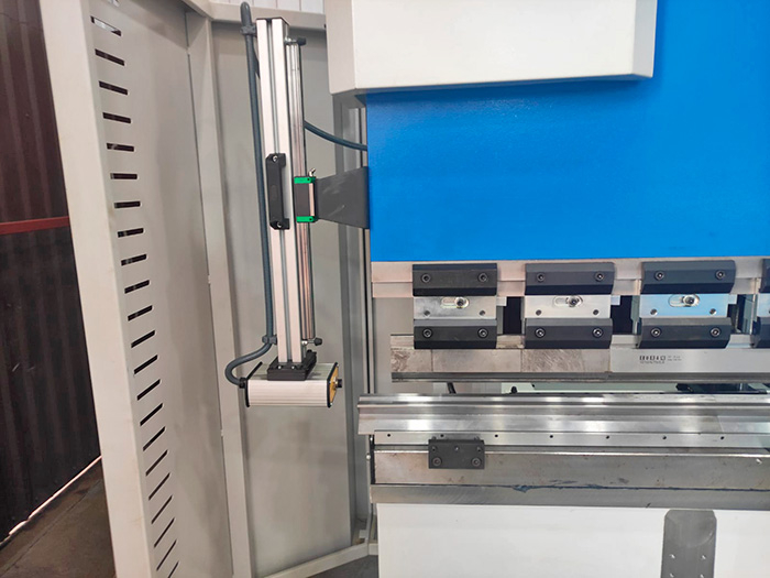 Гидравлический вертикально-гибочный пресс COMPACT-31175