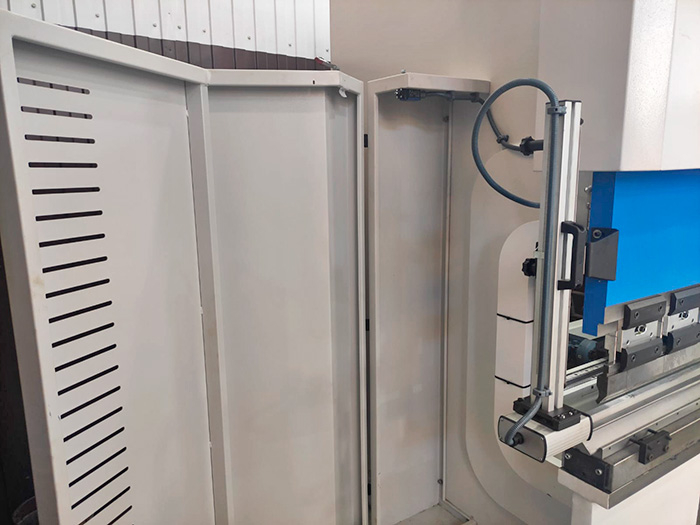 Гидравлический вертикально-гибочный пресс COMPACT-31175