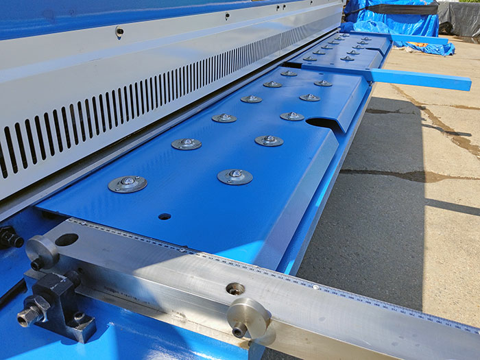 Гидравлическая гильотина QC12Y 12x3200 с ЧПУ Е21S