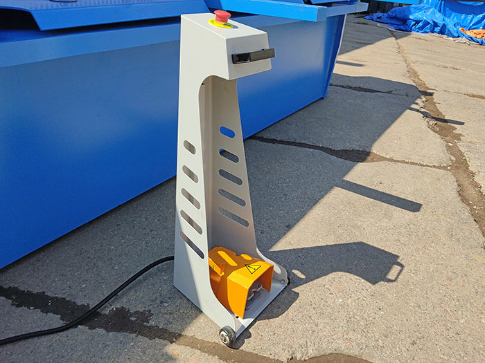 Гидравлическая гильотина QC12Y 12x3200 с ЧПУ Е21S