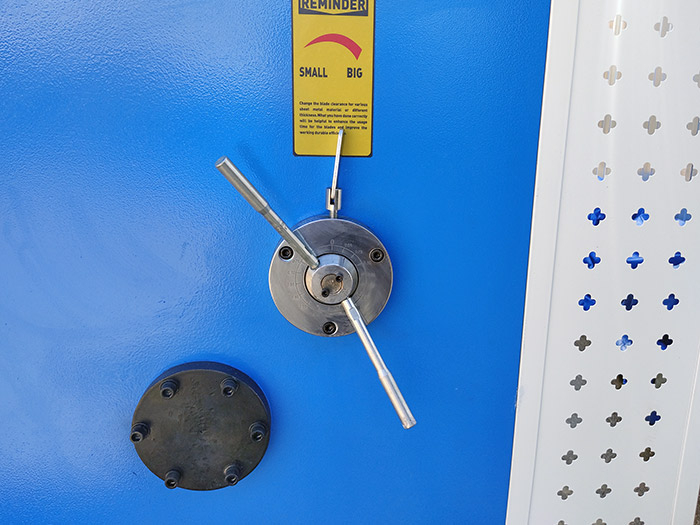 Гидравлическая гильотина QC12Y 12x3200 с ЧПУ Е21S