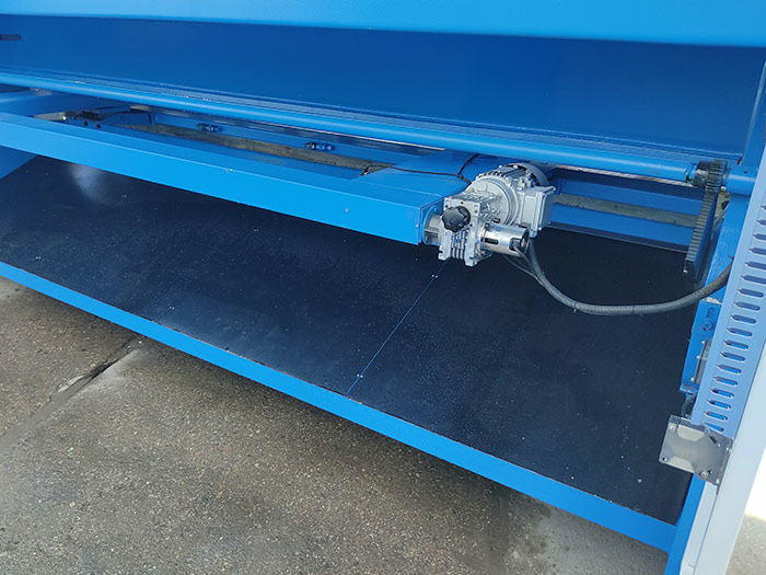 Гидравлическая гильотина QC12Y 12x3200 с ЧПУ Е21S