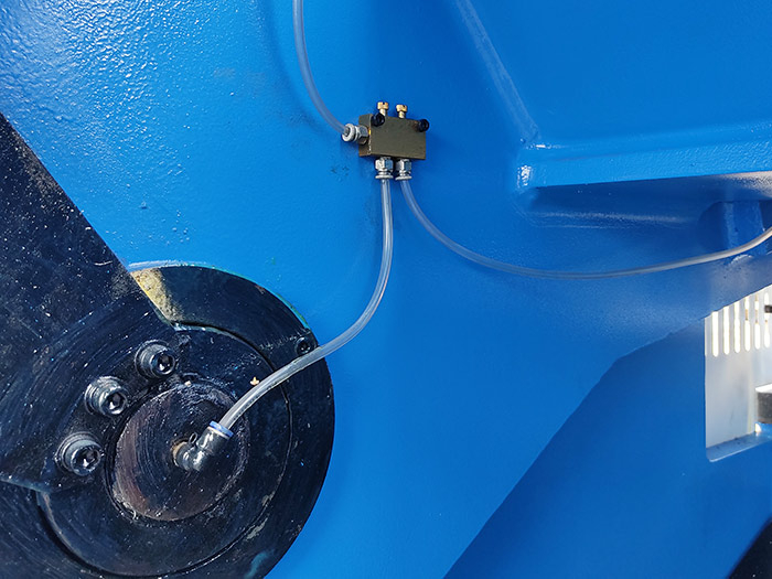 Гидравлическая гильотина QC12Y 12x3200 с ЧПУ Е21S