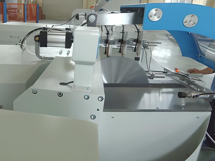 Двухпильный станок SKZXR-600x5300 с ЧПУ для высокопроизводительной обработки алюминиевого профиля большого сечения