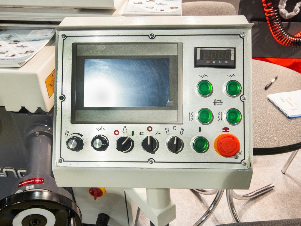 Плоскошлифовальный станок SGA2550AHD с УЦИ и системой СОЖ с сепаратором