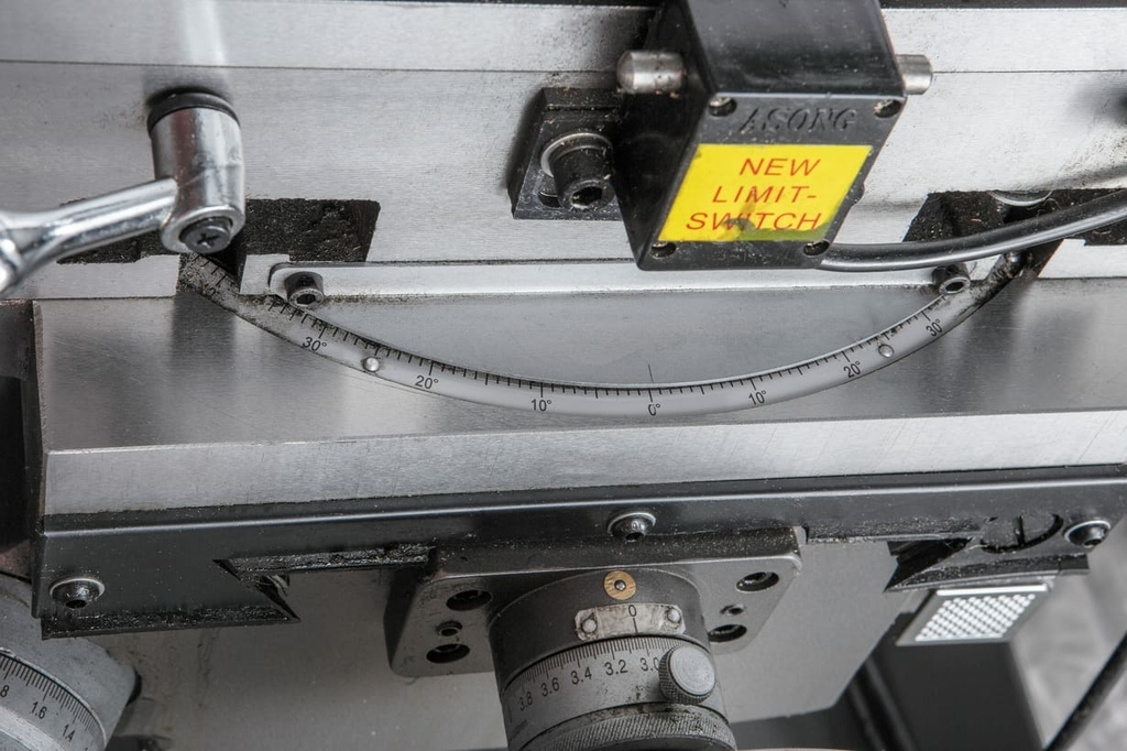 Широкоуниверсальный фрезерный станок JET JMD-939GHV DRO (50000849T)