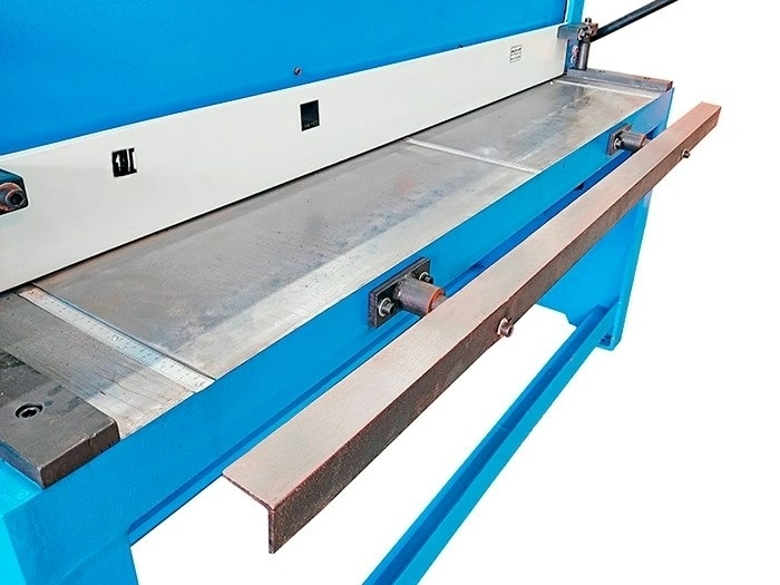 Ножницы гильотинные ручные Q01-1.5x1500