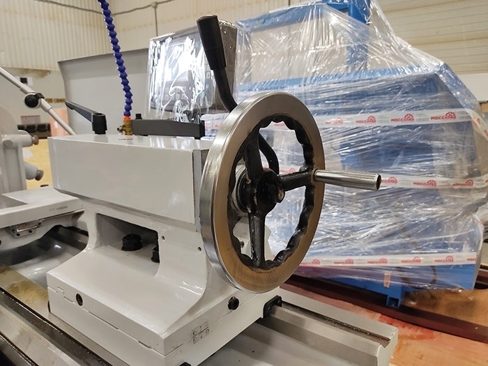 Универсальный токарный станок LC500B/2000 (аналог токарного станка 16К25)