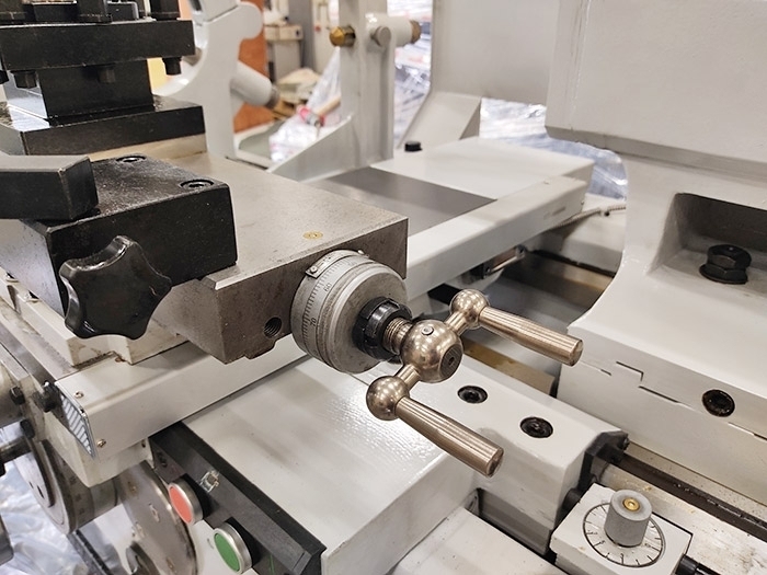 Универсальный токарный станок LC500B/2000 (аналог токарного станка 16К25)