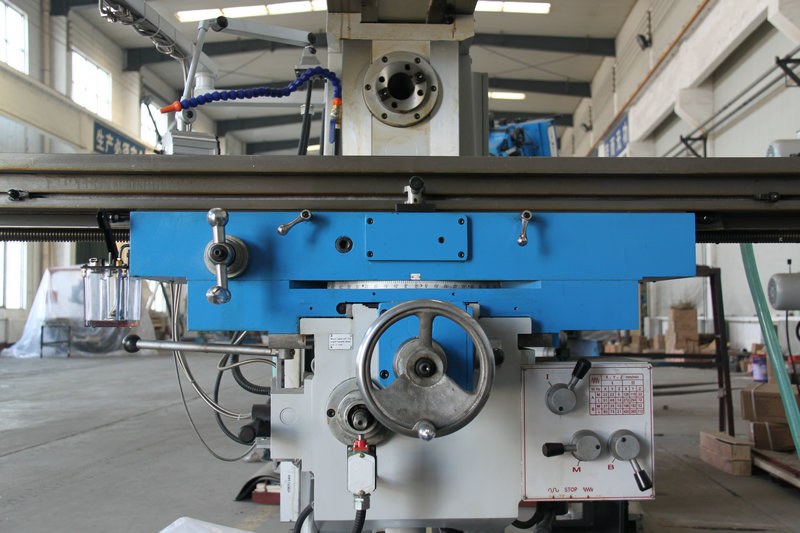 Широкоуниверсальный фрезерный станок Weida XW6136