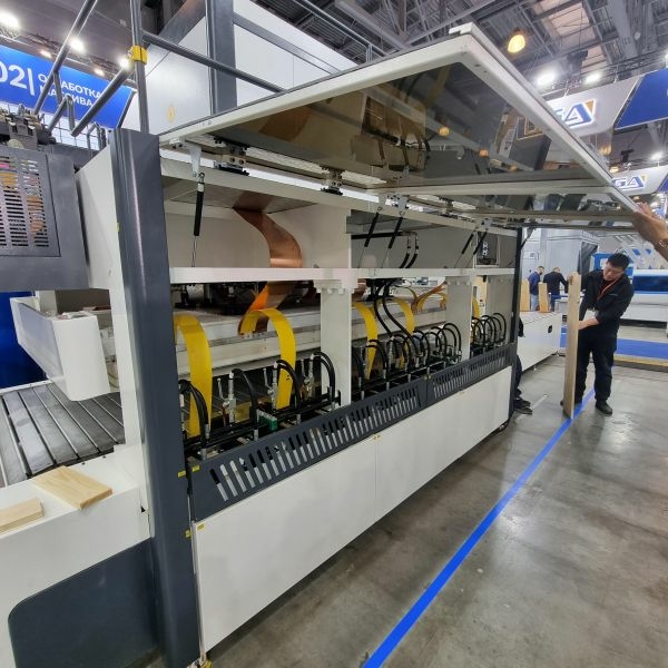 Пресс для производства щита с автоматической загрузкой и ТВЧ нагревом CNHF CGPB-48BPZL-CM