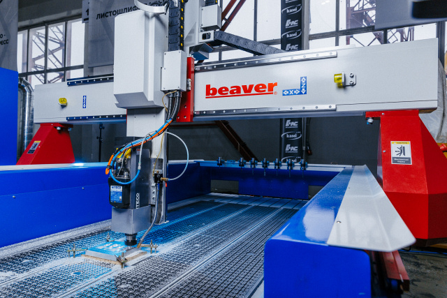 Фрезерный станок с ЧПУ Beaver 25AVLT8-Z600-RD