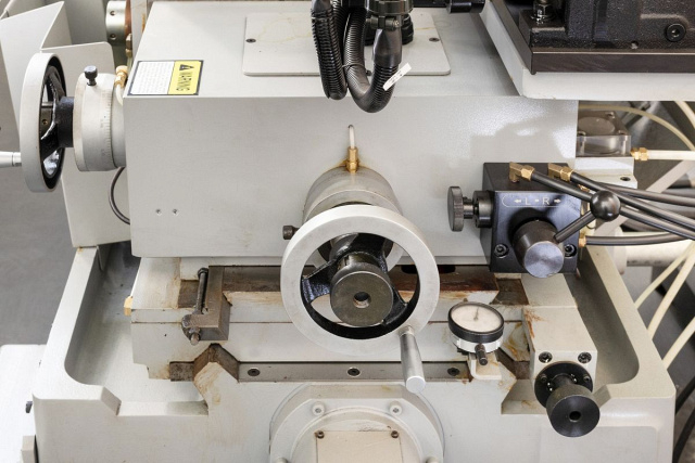 Бесцентрово-шлифовальный станок UCG-3015 NC3