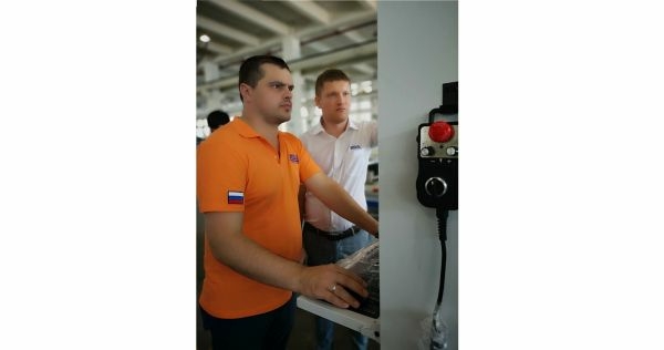 Обрабатывающий центр с ЧПУ KDT KN-3713DE