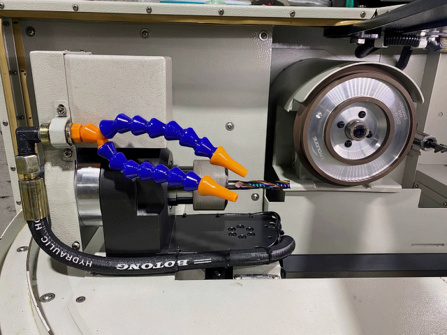 Четырехосевой заточной станок с ЧПУ IRONMAC TURBO