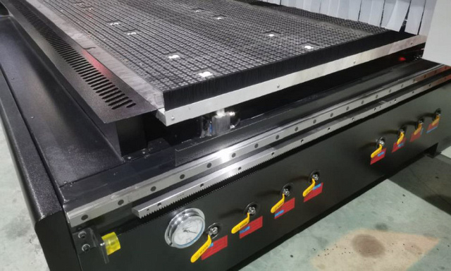 Фрезерный обрабатывающий центр с ЧПУ с автоматической сменой инструмента Filato RS 2028 Lab