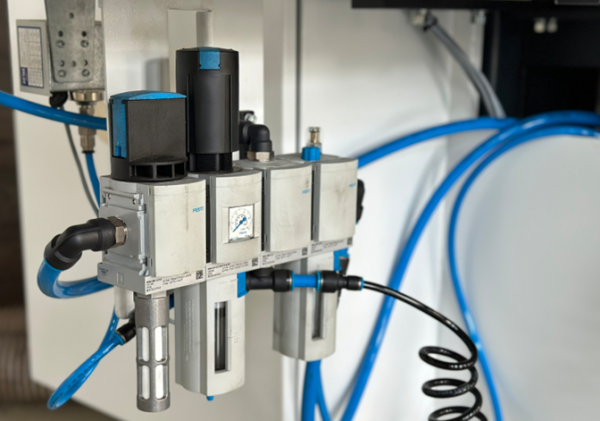 Автоматический торцовочный станок с функцией вырезки дефектов JANGJA AM8515 / EM8515