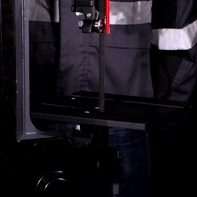 Ленточнопильный станок по металлу AURA LM-115U/220 (40115100)