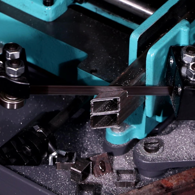 Ленточнопильный станок по металлу AURA LM-115U/220 (40115100)