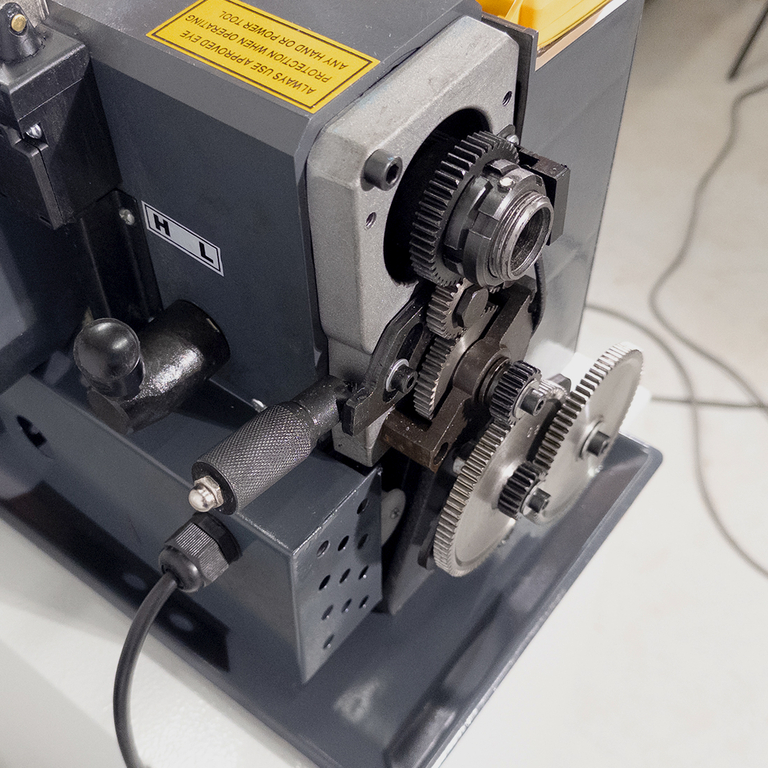 Настольный токарный станок AURA TM-300V (30030100)