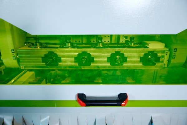 Пятиосевой многошпиндельный обрабатывающий центр FKC4-1200-PT