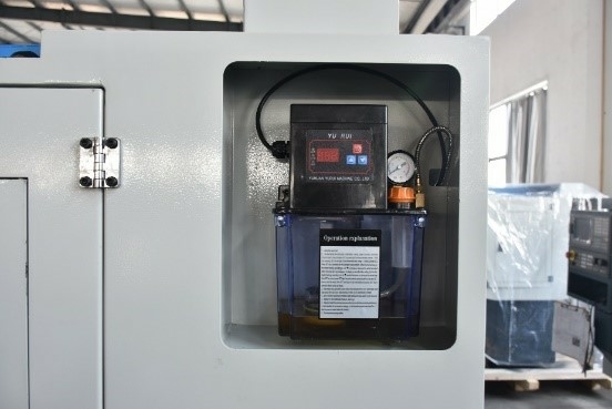 Токарный станок c ЧПУ с прямой станиной MetalTec CK 2320 (мех. патрон)