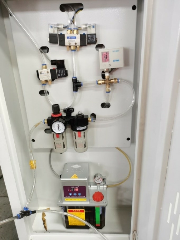 Вертикальный обрабатывающий центр с ЧПУ MetalTec TOPMILL 1000