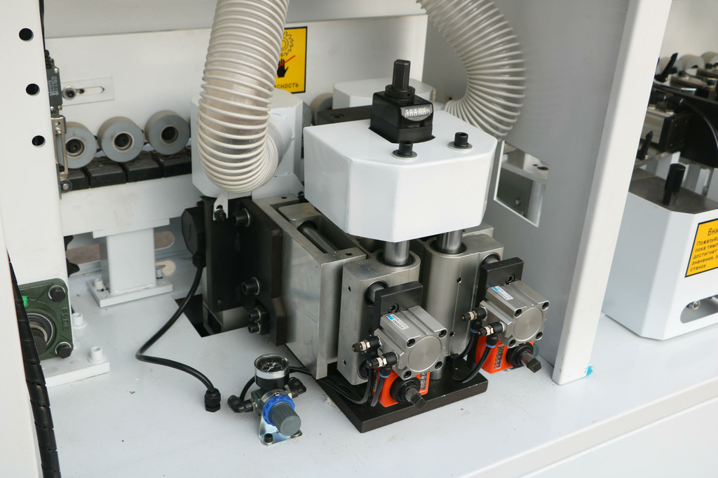 Автоматический кромкооблицовочный станок DELTAMACHINERY DM-400F